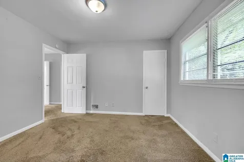 513 20th Avenue NE Center Point AL 35215