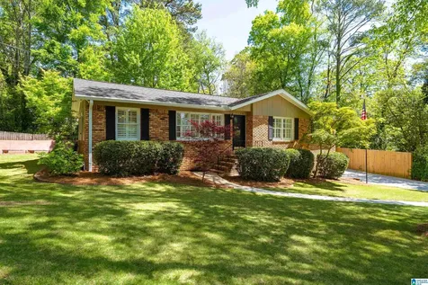 2633 Southview Place Vestavia Hills AL 35216