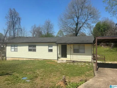42 4TH Avenue SE Graysville AL 35073