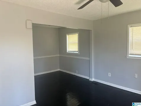 42 4th Avenue SE Graysville AL 35073