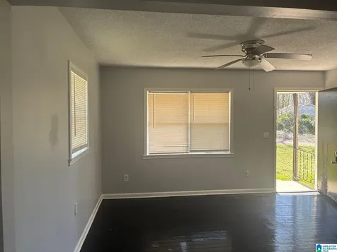 42 4th Avenue SE Graysville AL 35073