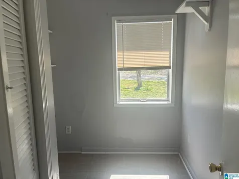 42 4th Avenue SE Graysville AL 35073