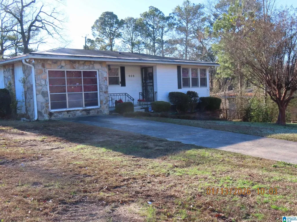909 Oakland Drive Fairfield AL 35064