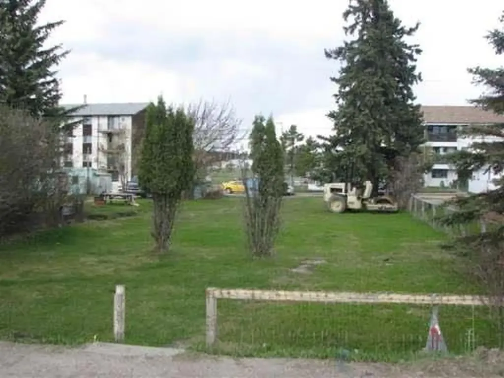 5328 4 Avenue Edson AB T7E 1L4