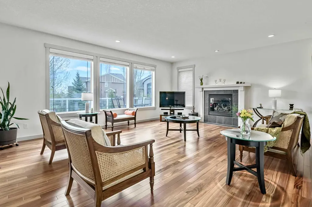 222 Chapala Point SE Calgary AB T2X 3W9