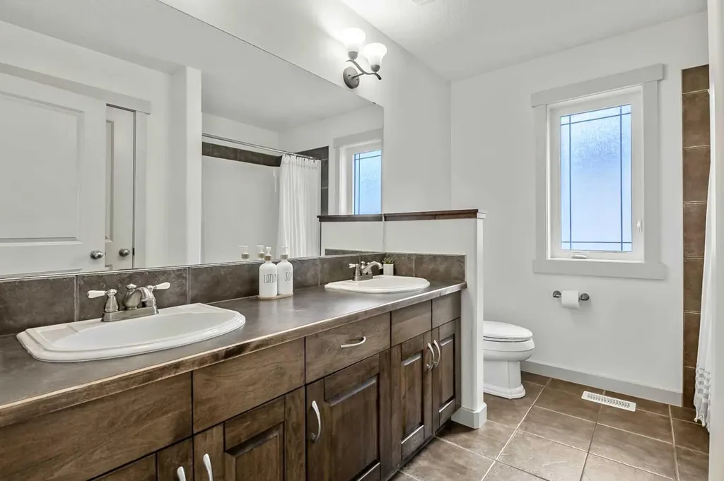 222 Chapala Point SE Calgary AB T2X 3W9