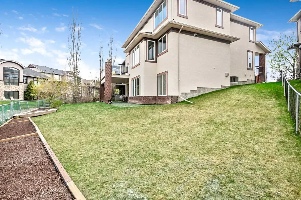222 Chapala Point SE Calgary AB T2X 3W9
