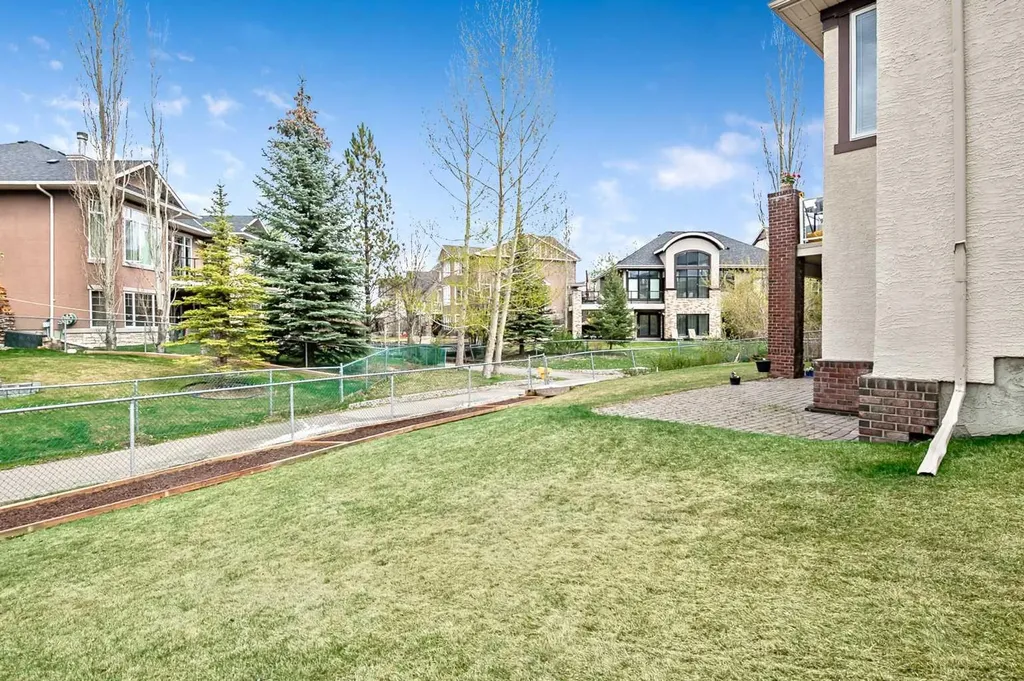 222 Chapala Point SE Calgary AB T2X 3W9