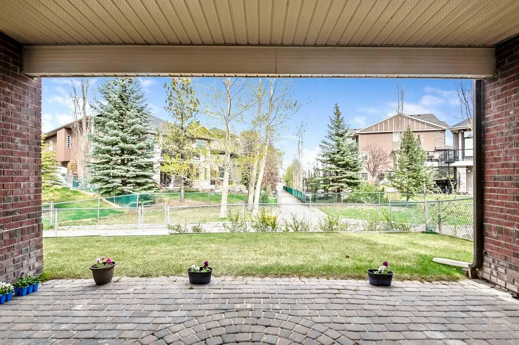 222 Chapala Point SE Calgary AB T2X 3W9