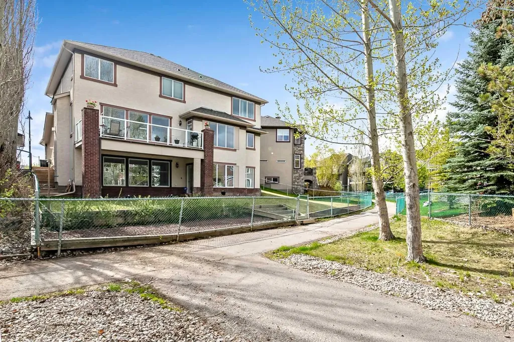 222 Chapala Point SE Calgary AB T2X 3W9