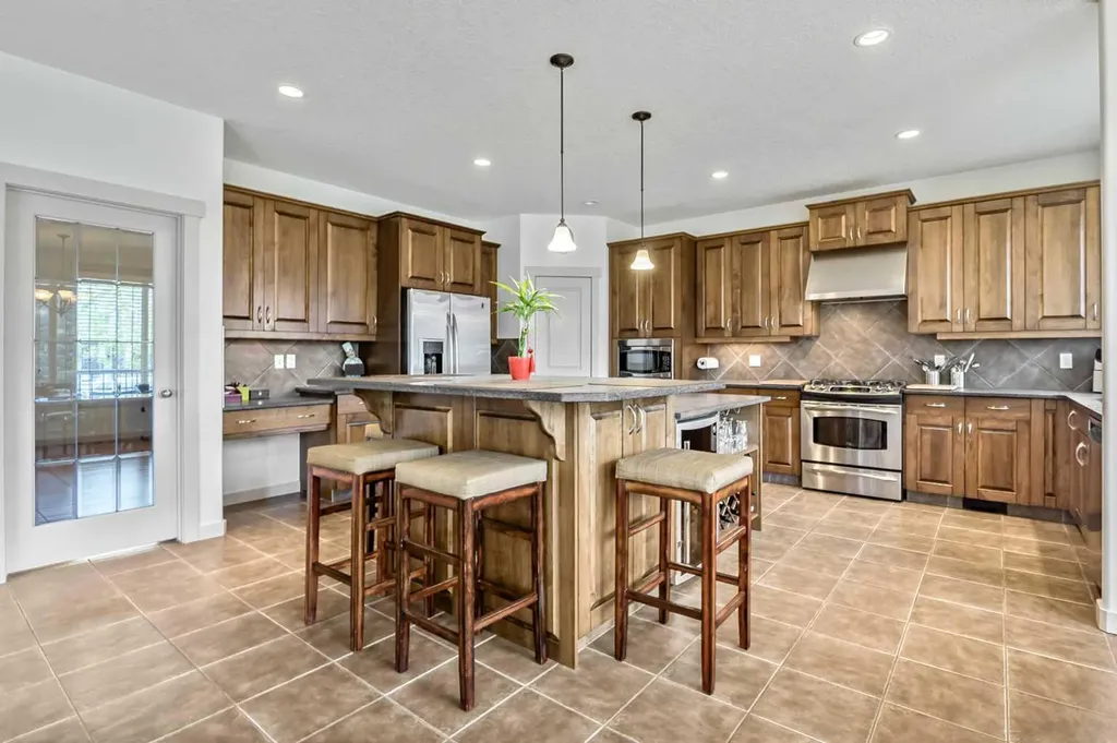 222 Chapala Point SE Calgary AB T2X 3W9