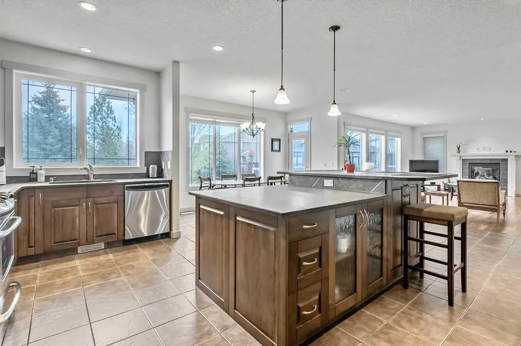 222 Chapala Point SE Calgary AB T2X 3W9