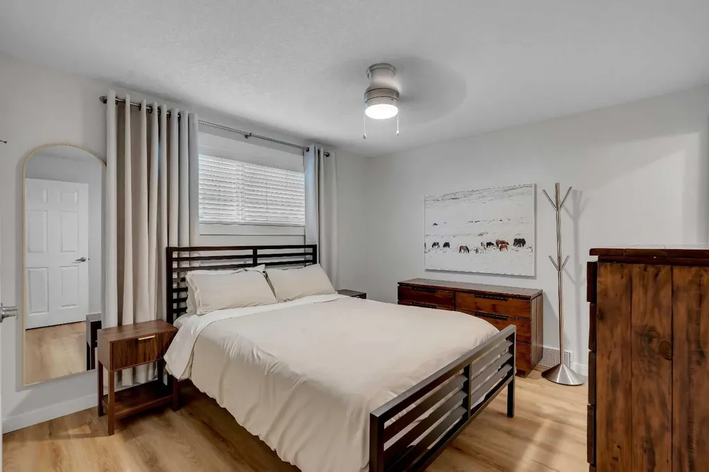 6256 Silver Springs Hill NW Calgary AB T3B 3E6