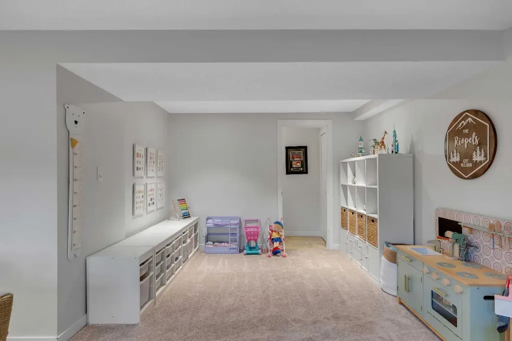 6256 Silver Springs Hill NW Calgary AB T3B 3E6