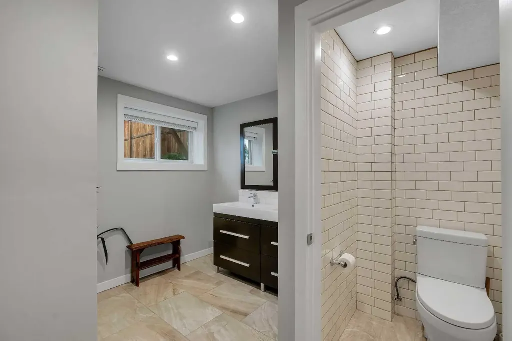 6256 Silver Springs Hill NW Calgary AB T3B 3E6