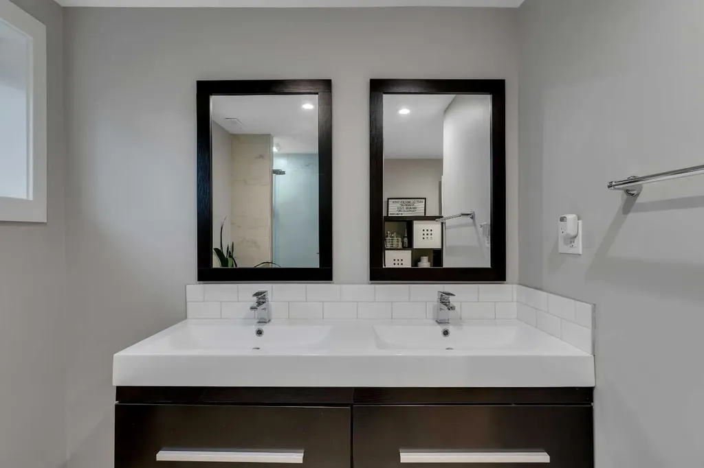 6256 Silver Springs Hill NW Calgary AB T3B 3E6