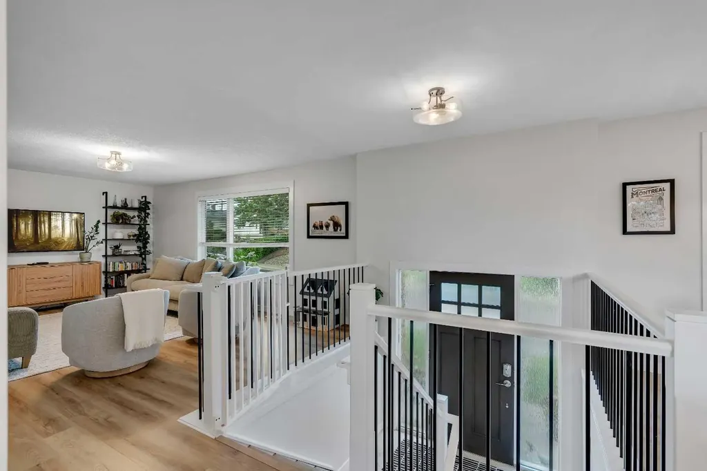 6256 Silver Springs Hill NW Calgary AB T3B 3E6