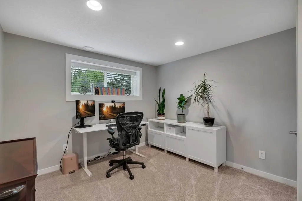 6256 Silver Springs Hill NW Calgary AB T3B 3E6