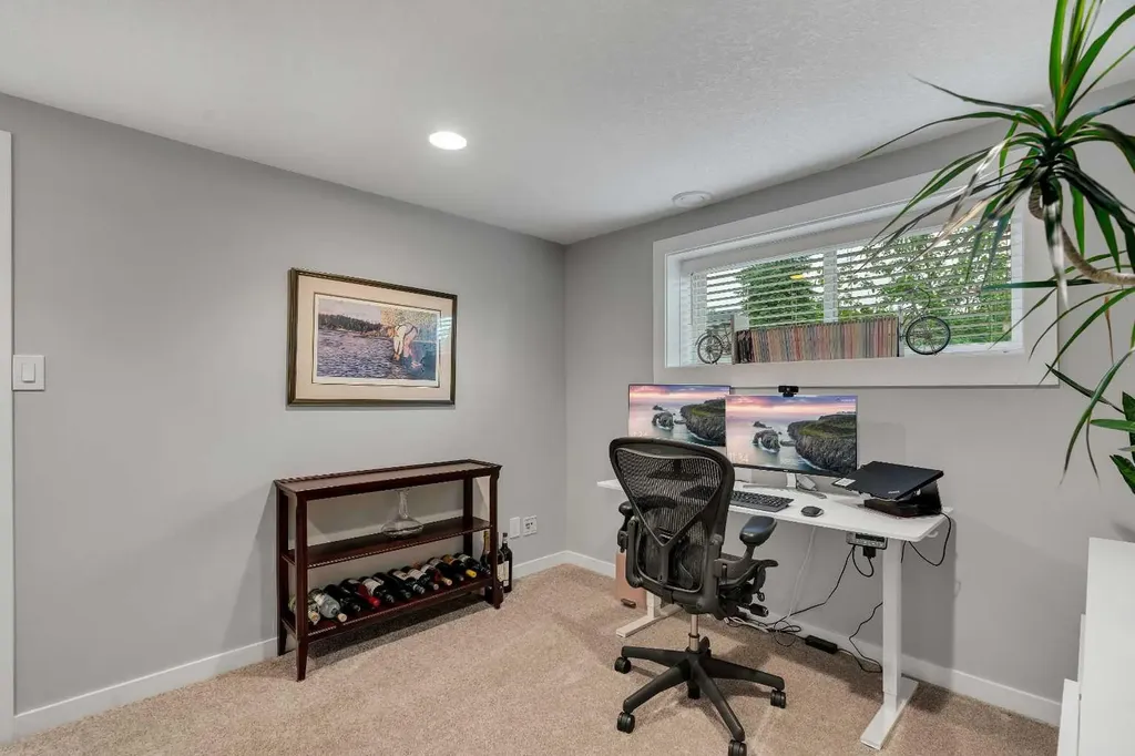 6256 Silver Springs Hill NW Calgary AB T3B 3E6