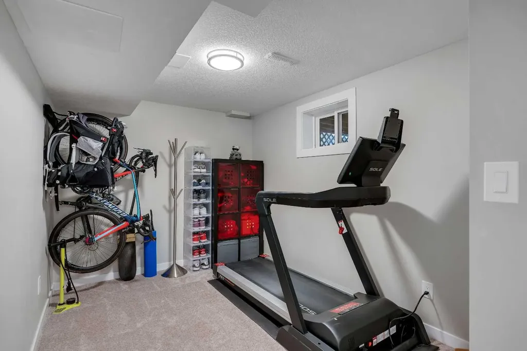 6256 Silver Springs Hill NW Calgary AB T3B 3E6