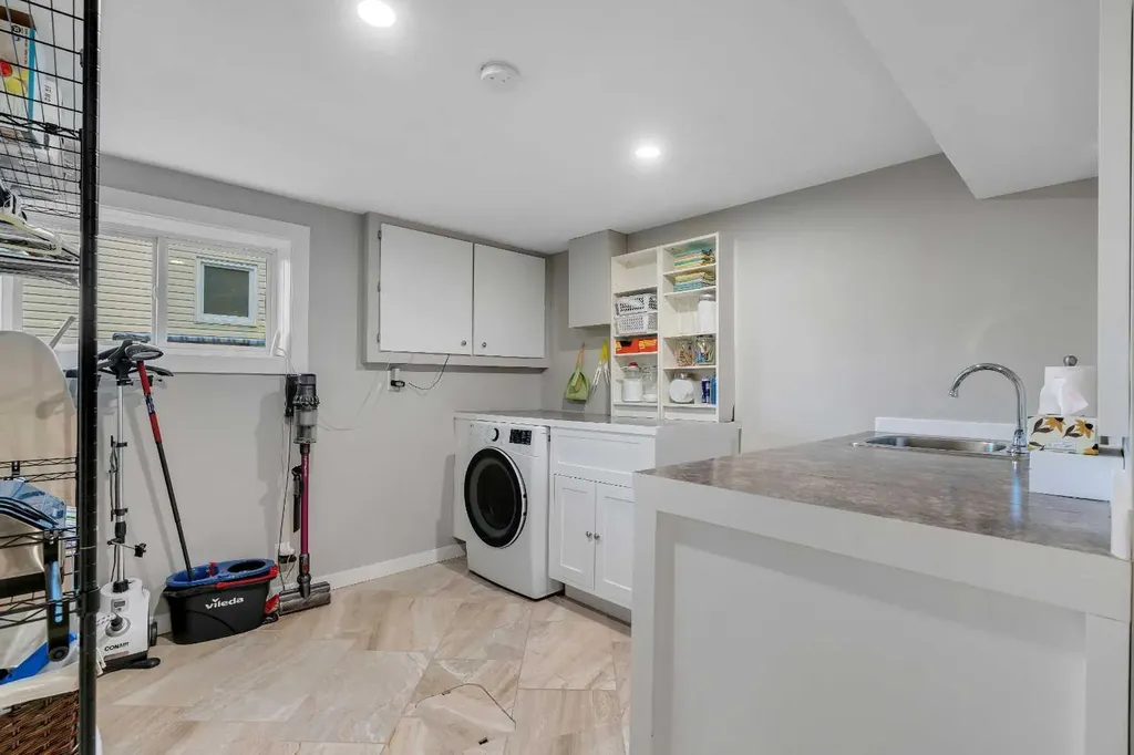 6256 Silver Springs Hill NW Calgary AB T3B 3E6