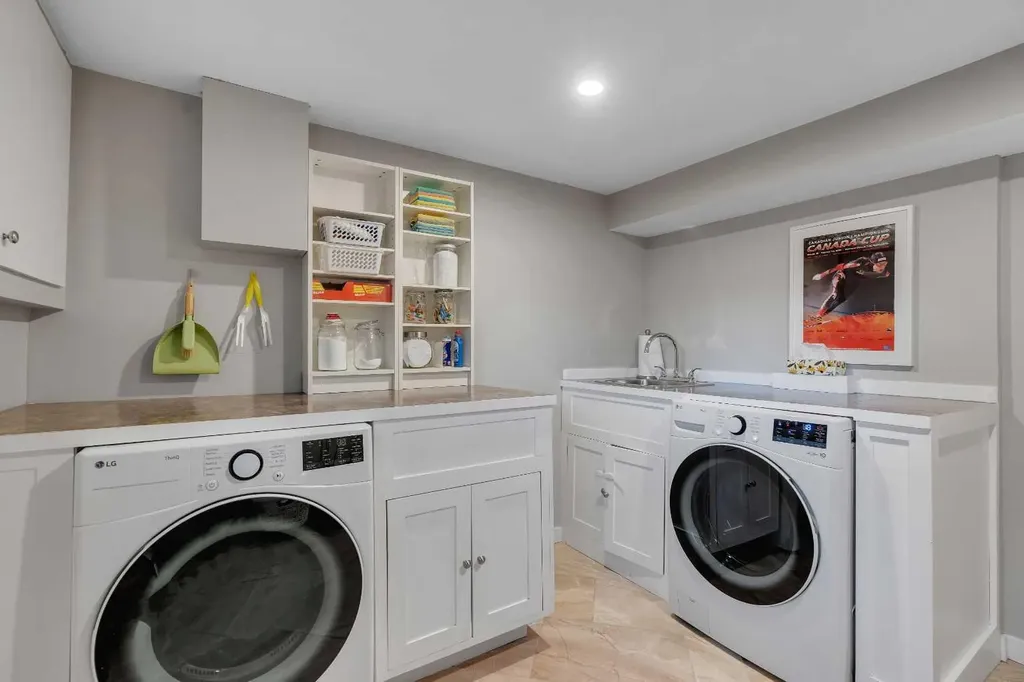 6256 Silver Springs Hill NW Calgary AB T3B 3E6