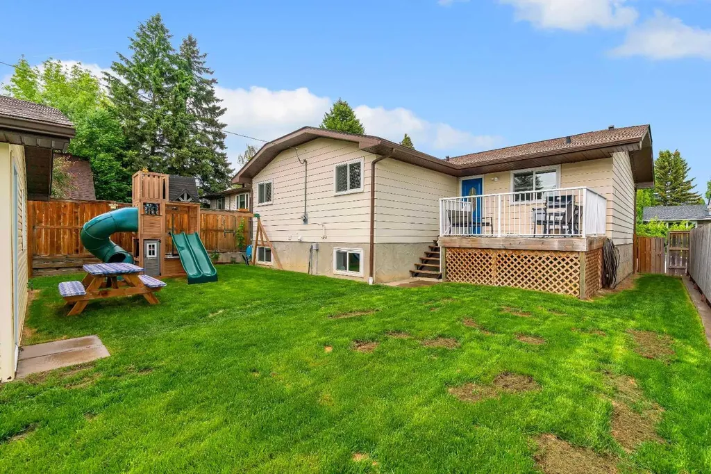 6256 Silver Springs Hill NW Calgary AB T3B 3E6