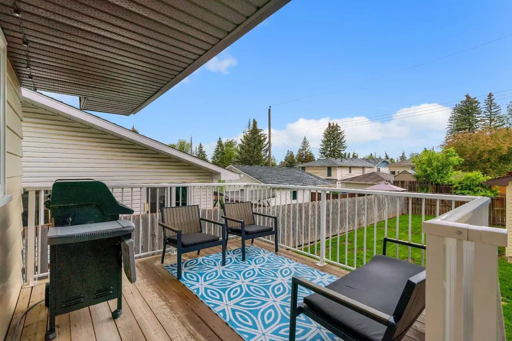6256 Silver Springs Hill NW Calgary AB T3B 3E6