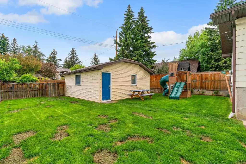 6256 Silver Springs Hill NW Calgary AB T3B 3E6