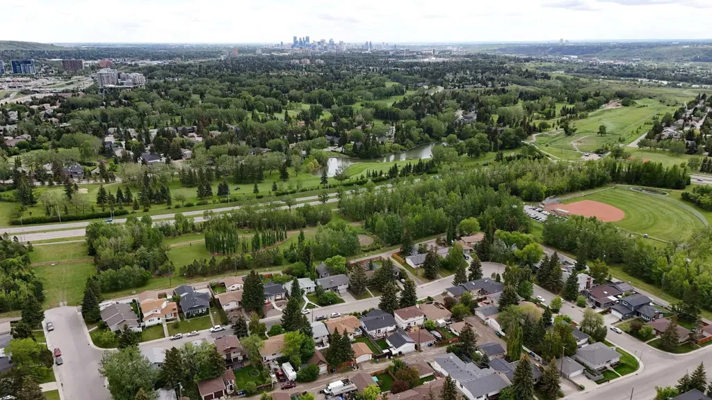 6256 Silver Springs Hill NW Calgary AB T3B 3E6