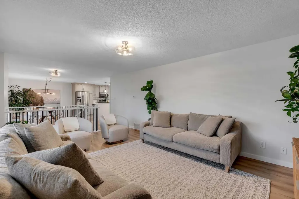 6256 Silver Springs Hill NW Calgary AB T3B 3E6