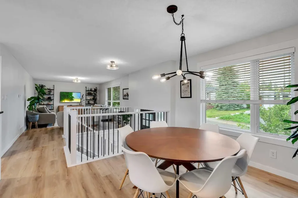 6256 Silver Springs Hill NW Calgary AB T3B 3E6