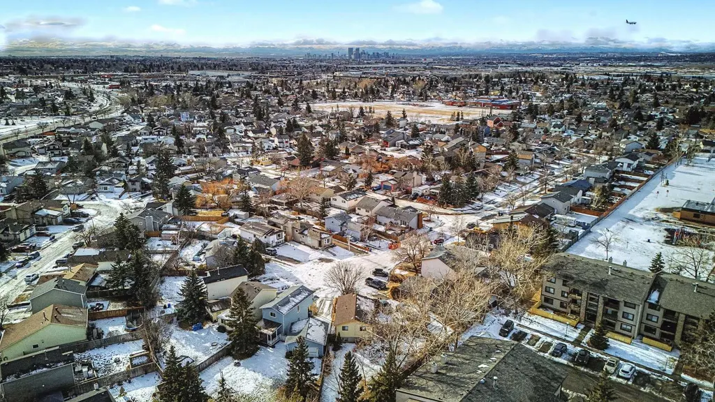 36 Castleglen Place NE Calgary AB T3J 2R1