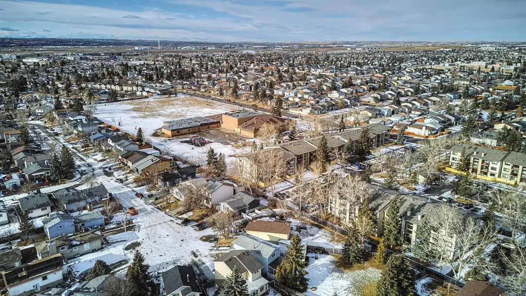 36 Castleglen Place NE Calgary AB T3J 2R1