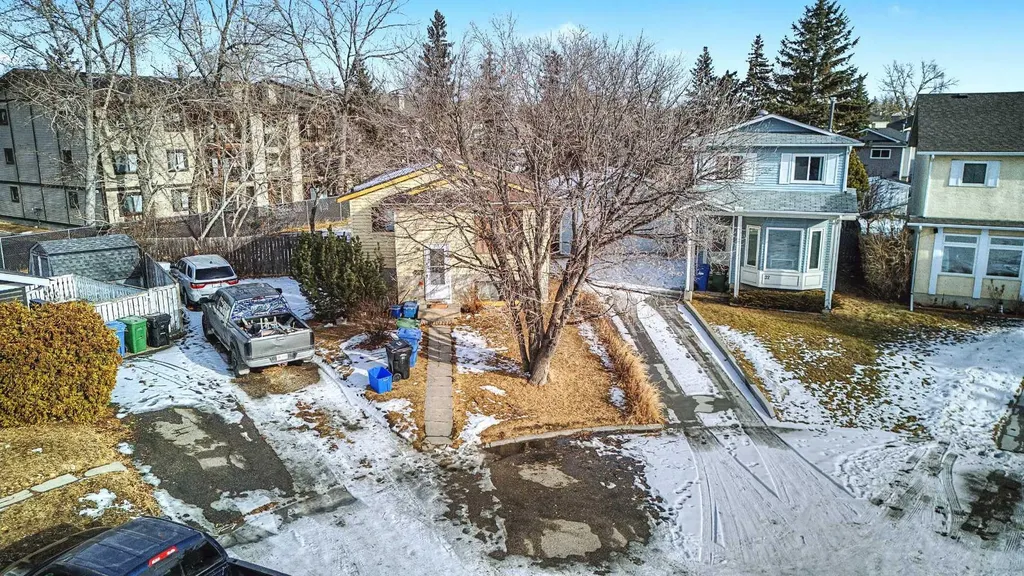 36 Castleglen Place NE Calgary AB T3J 2R1