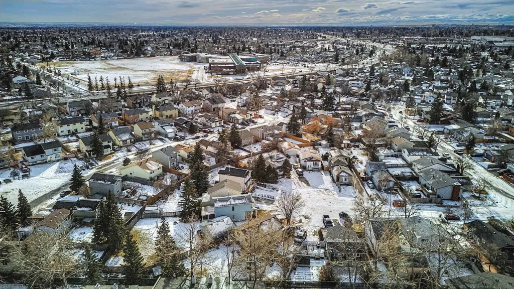 36 Castleglen Place NE Calgary AB T3J 2R1