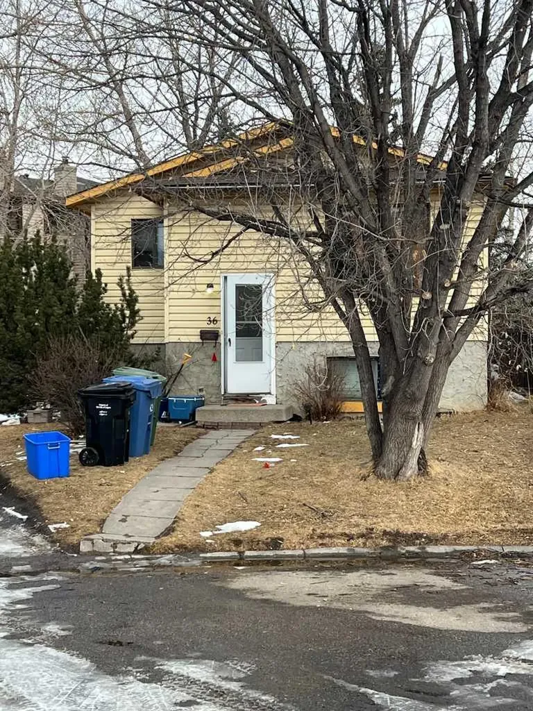 36 Castleglen Place NE Calgary AB T3J 2R1