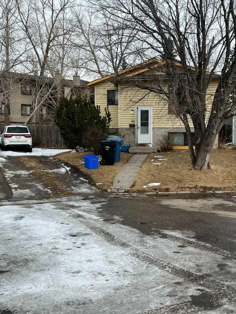 36 Castleglen Place NE Calgary AB T3J 2R1