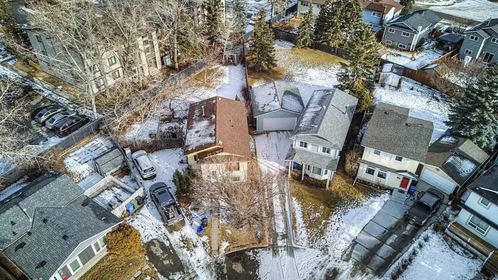 36 Castleglen Place NE Calgary AB T3J 2R1