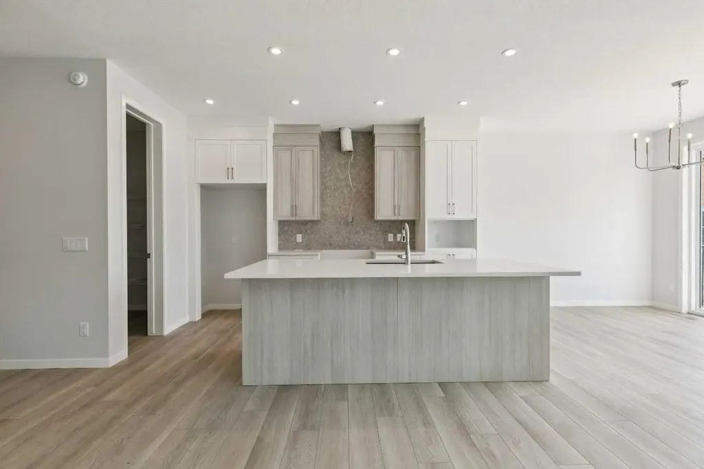 41 Belmont Row SW Calgary AB T2X 6E6