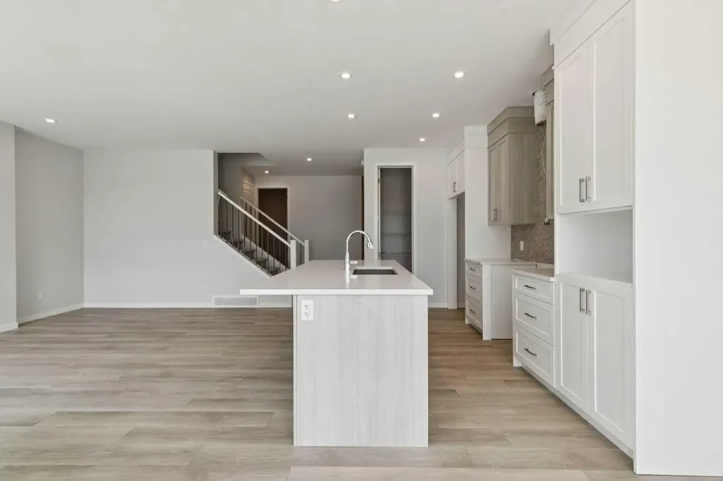 41 Belmont Row SW Calgary AB T2X 6E6