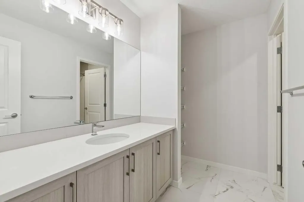 41 Belmont Row SW Calgary AB T2X 6E6