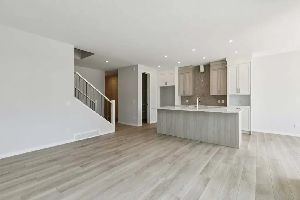 41 Belmont Row SW Calgary AB T2X 6E6