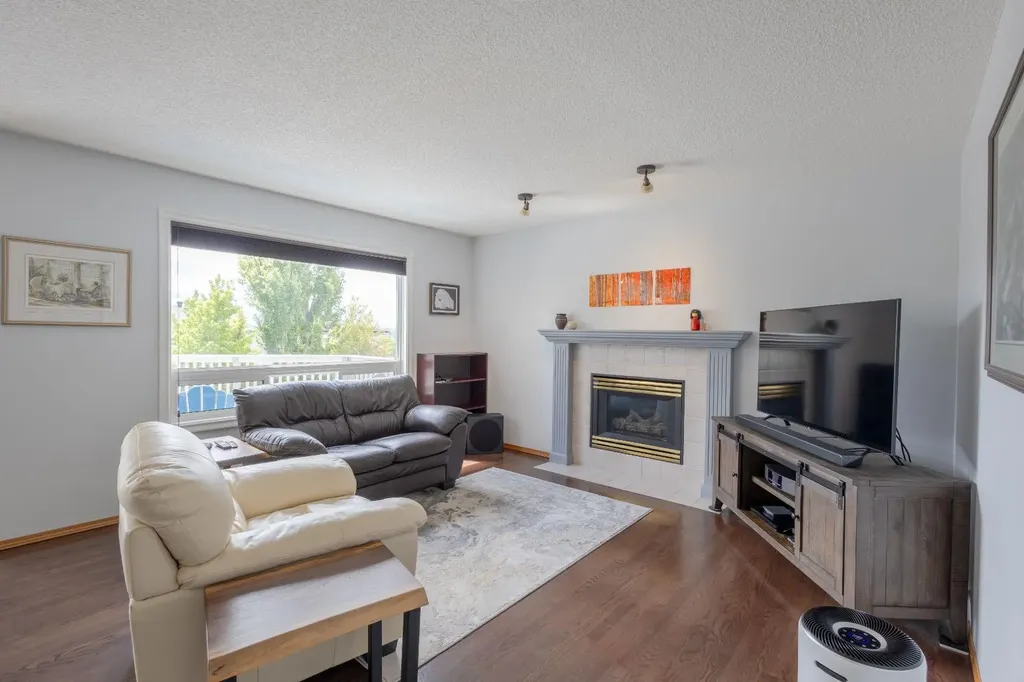 124 Tuscany Hills Park NW Calgary AB T3L 2A3