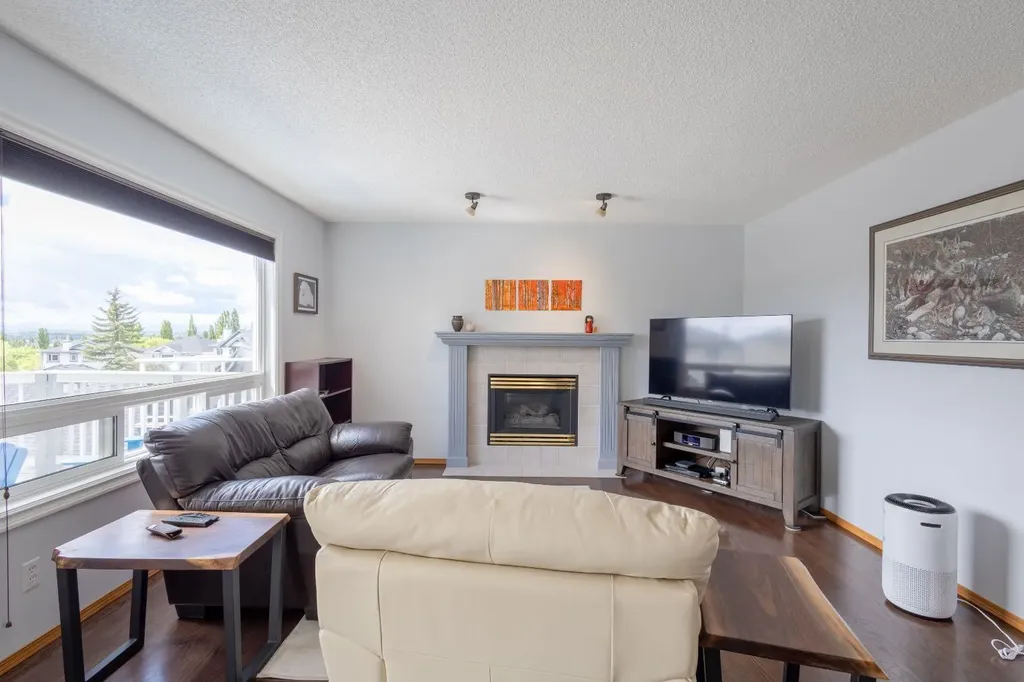 124 Tuscany Hills Park NW Calgary AB T3L 2A3