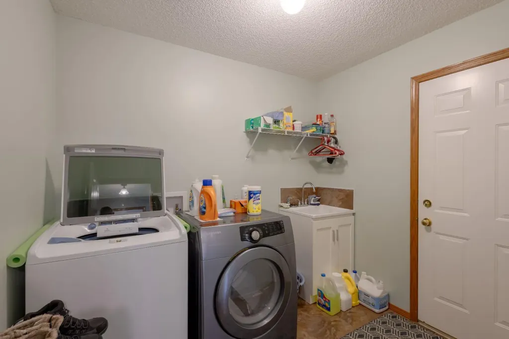 124 Tuscany Hills Park NW Calgary AB T3L 2A3