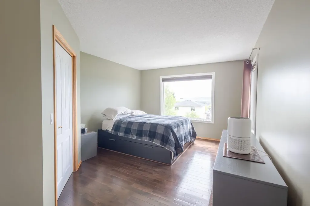 124 Tuscany Hills Park NW Calgary AB T3L 2A3