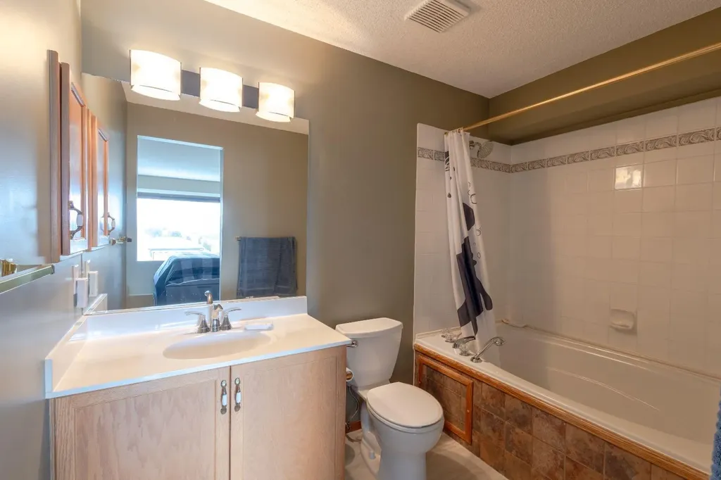 124 Tuscany Hills Park NW Calgary AB T3L 2A3