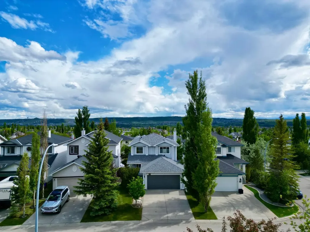 124 Tuscany Hills Park NW Calgary AB T3L 2A3