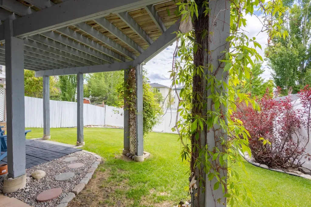 124 Tuscany Hills Park NW Calgary AB T3L 2A3